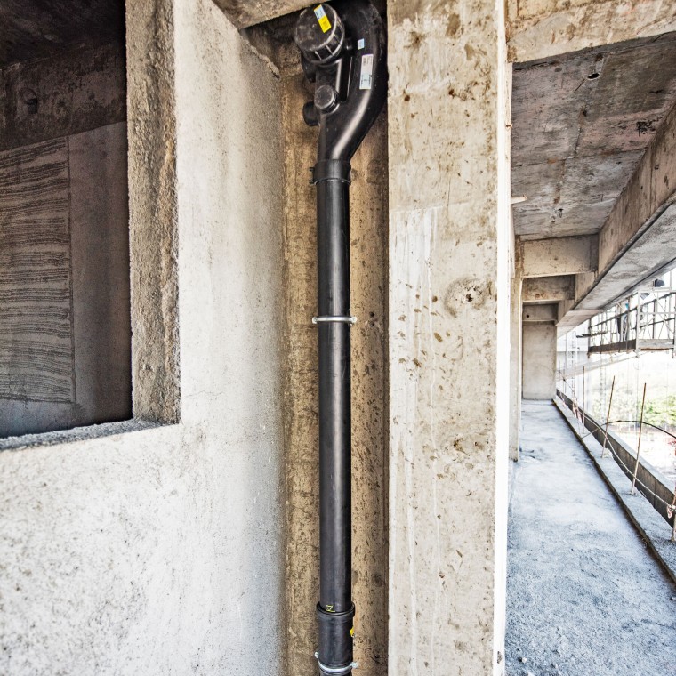 Com Geberit SuperTube, a tubagem de ventilação tradicional já não é necessária Com Geberit SuperTube, a tubagem de ventilação tradicional já não é necessária