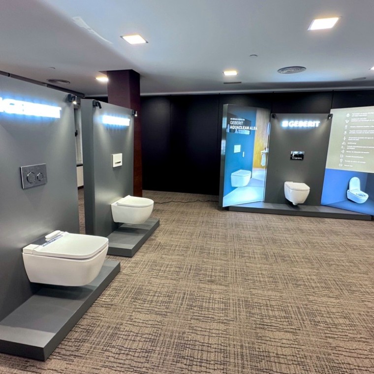 Vista geral dos expositores Alba on tour com Alba, Sela Square e Acanto. Vista geral dos expositores Alba on tour com Alba, Sela Square e Acanto.