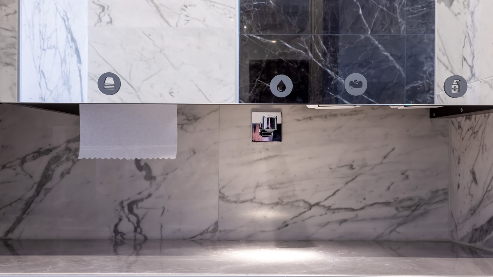 Canal de duche Geberit CleanLine20 no drenagem dos lavatórios (© Opernhaus Chemnitz / Nasser Hashemi)