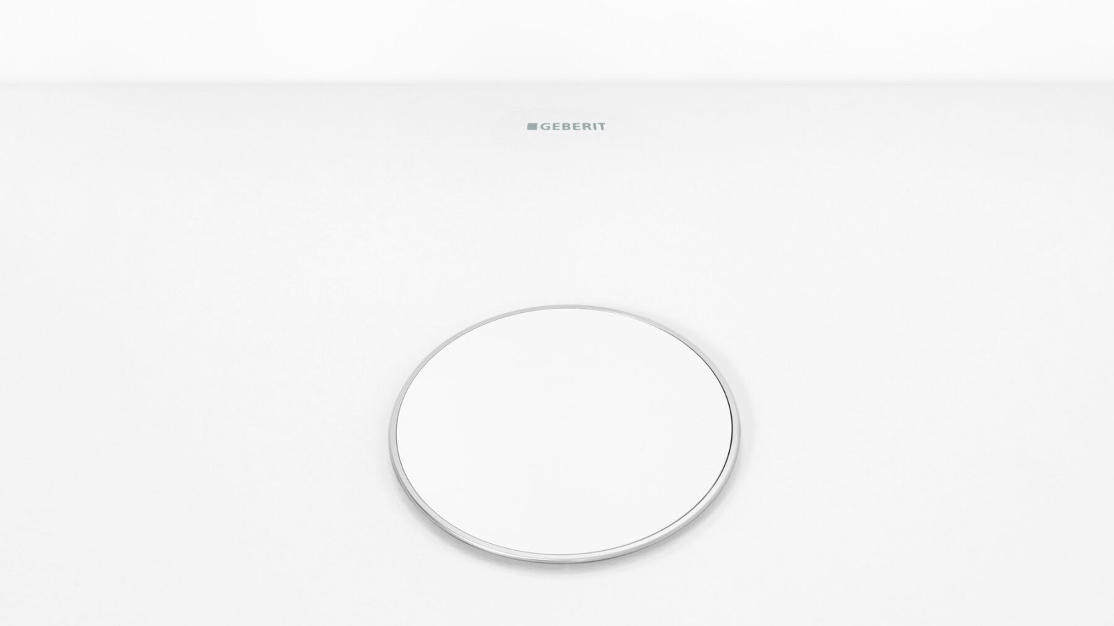 Tampa de sifão em branco com rebordo cromado discreto