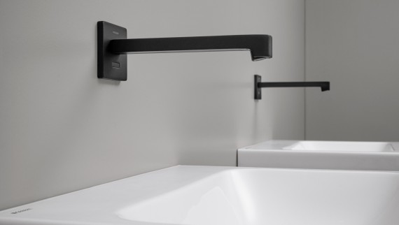 Torneira de parede Brenta em preto mate (© Geberit) Torneira de parede Brenta em preto mate (© Geberit)