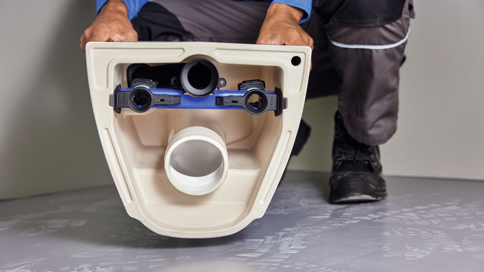 Barra de montagem pré-montada na sanita suspensa Acanto Barra de montagem pré-montada na sanita suspensa Acanto