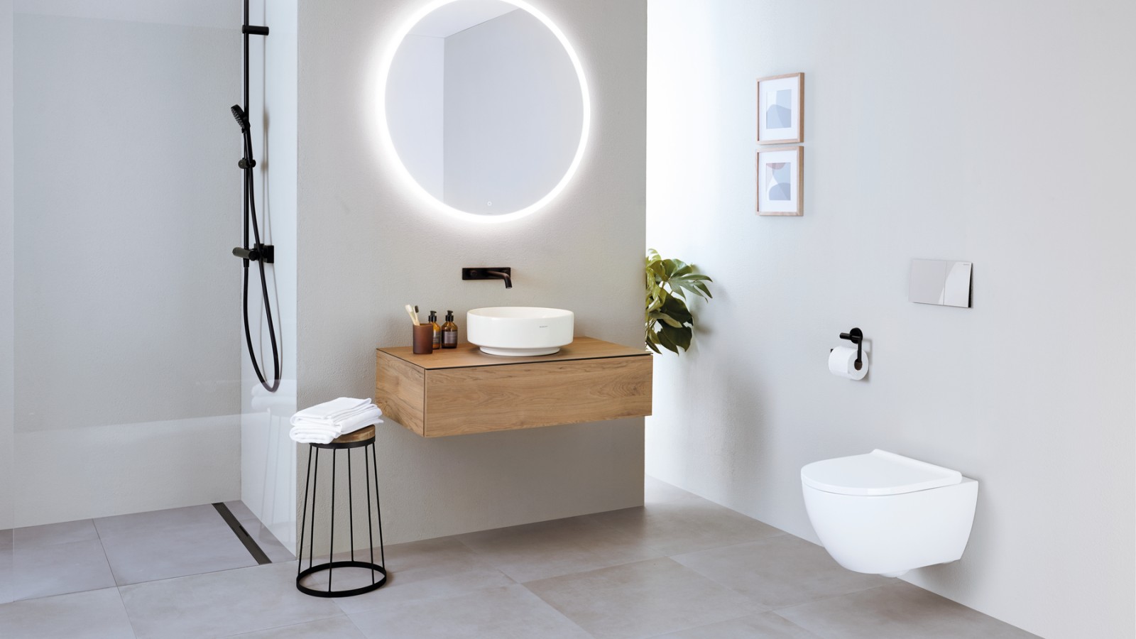 Casa de banho com lavatório e móvel Geberit VariForm e sanita Acanto Casa de banho com lavatório e móvel Geberit VariForm e sanita Acanto