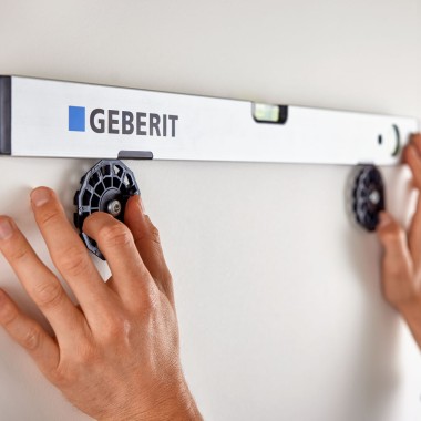 Sistema de montagem de espelhos Option FlexInstall (© Geberit)