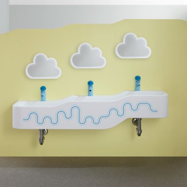 Espaço de diversão e para fazer a higiene Geberit Bambini em azul oceano e azul claro Espaço de diversão e para fazer a higiene Geberit Bambini em azul oceano e azul claro