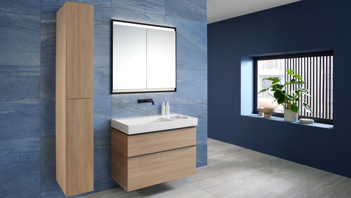 Lavatório Geberit ONE Mix & Match com móvel de lavatório Geberit iCon e armário alto Lavatório Geberit ONE Mix & Match com móvel de lavatório Geberit iCon e armário alto
