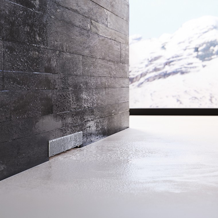 Sifão de parede Geberit numa parede em revestimento preto Sifão de parede Geberit numa parede em revestimento preto