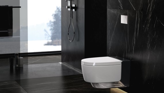 Sanita com sistema integrado de lavagem Geberit AquaClean Mera Comfort para uma higiene ideal da zona genital