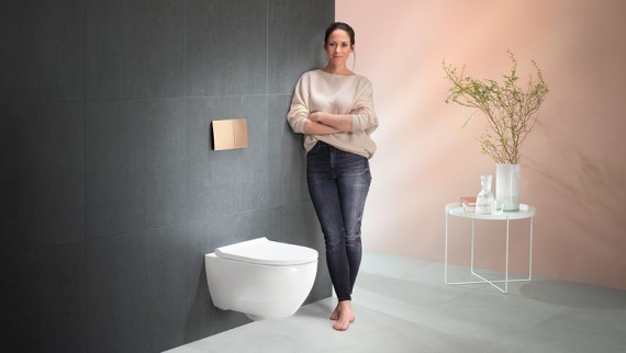 Sanita Geberit Acanto numa casa de banho com a cor da moda Peach Fuzz Sanita Geberit Acanto numa casa de banho com a cor da moda Peach Fuzz