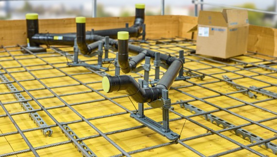 Tubos de descarga Geberit PE embebidos em betão Tubos de descarga Geberit PE embebidos em betão