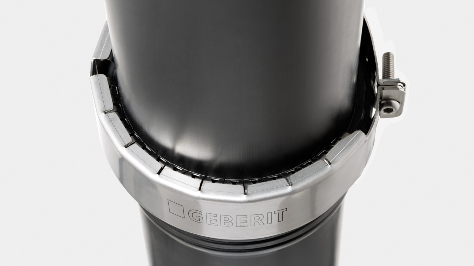 A mandíbula de retenção Geberit habilita o Silent-PP para drenagem de cobertura A mandíbula de retenção Geberit habilita o Silent-PP para drenagem de cobertura