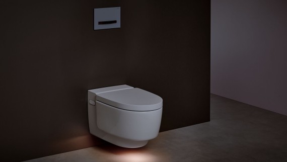 Geberit AquaClean Mera com luz de orientação Geberit AquaClean Mera com luz de orientação