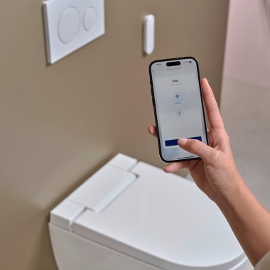 Geberit AquaClean com a aplicação Geberit Home Geberit AquaClean com a aplicação Geberit Home