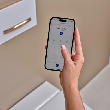 Geberit AquaClean com a aplicação Geberit Home Geberit AquaClean com a aplicação Geberit Home