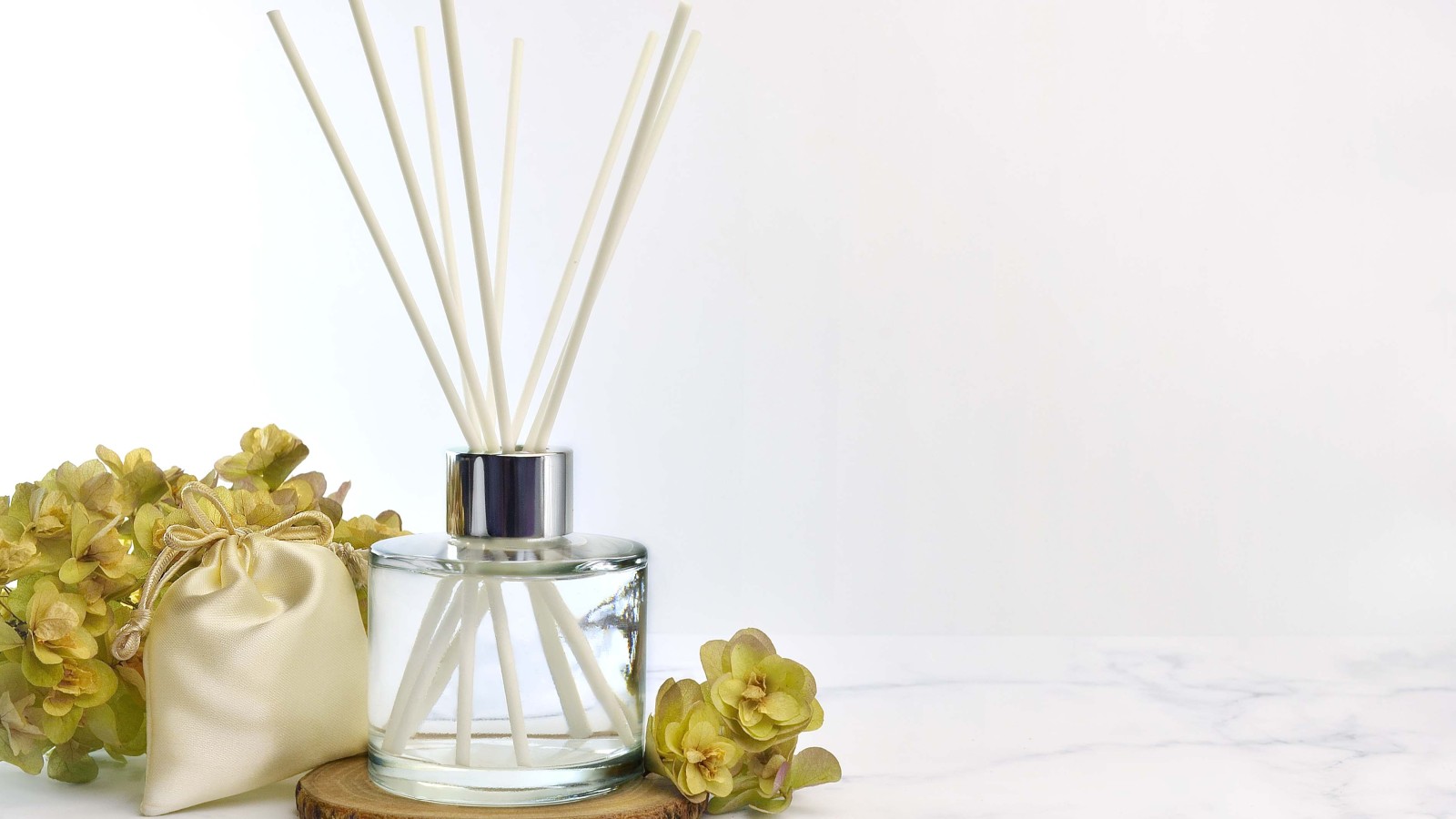 Sticks aromáticos que proporcionam uma fragrância agradável à divisão