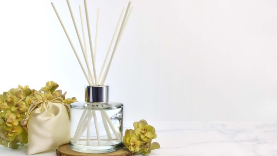 Sticks aromáticos que proporcionam uma fragrância agradável à divisão Sticks aromáticos que proporcionam uma fragrância agradável à divisão