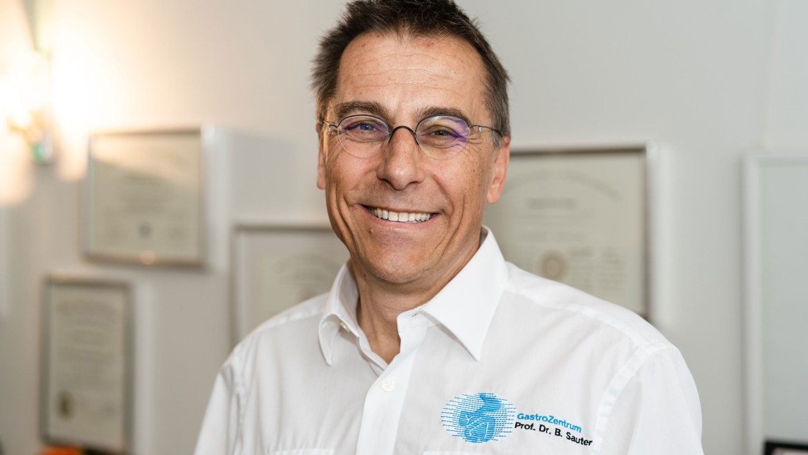 Bernhard Sauter, médico de medicina interna da Klinik Hirslanden, em Zurique (© Julia Dunlop)