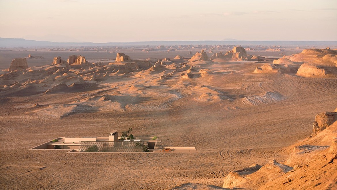 A H.O.M.E. Haus 2022 no deserto. A tradicional torre de vento Badgir ergue-se do chão como uma escultura majestosa (© Bloomrealities/HTA para H.O.M.E. Haus 2022)