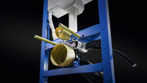 Ligações de água e corrente elétrica na sanita Ligações de água e corrente elétrica na sanita