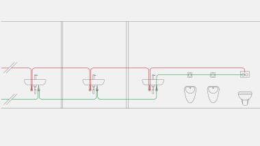 Exemplo de tubagem para água potável, no caso do controlo por tempo, com a descarga automática sanitária Geberit integrada no autoclismo de interior