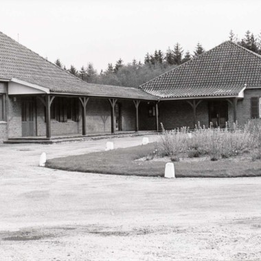 Um campo de refugiados convertido em local de encontro e recordações (© Blåvandshuk Local History Archive) Um campo de refugiados convertido em local de encontro e recordações (© Blåvandshuk Local History Archive)