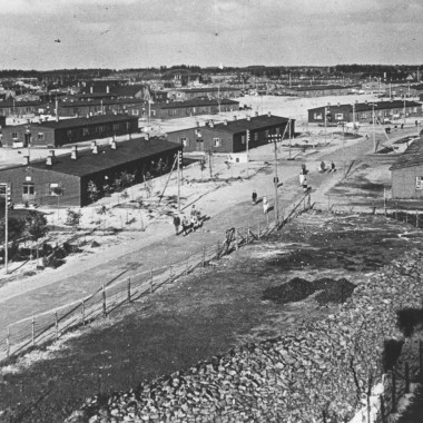 O local onde se encontra o maior campo de refugiados dinamarquês para alemães expulsos pela guerra (© Blåvandshuk Local History Archive) O local onde se encontra o maior campo de refugiados dinamarquês para alemães expulsos pela guerra (© Blåvandshuk Local History Archive)