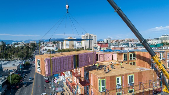 Projetos de construção pré-fabricados criam espaços acessíveis em centros urbanos. (© Geberit) Projetos de construção pré-fabricados criam espaços acessíveis em centros urbanos. (© Geberit)