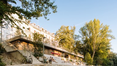 Vista exterior do novo centro de desportos aquáticos em Graz (© Christian Repnik)