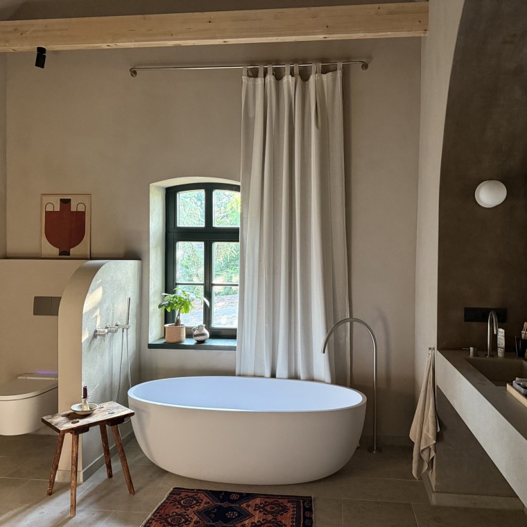 As casas de banho têm os seus próprios nomes, aqui a «casa de banho bege» (© Büşra Qadir)