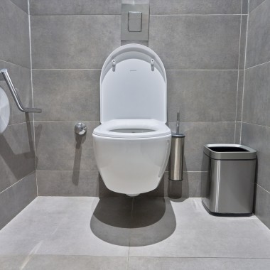 Nas casas de banho foram instalados numerosos produtos Geberit, como as sanitas iCon (© Oğuzhan Kasar) Nas casas de banho foram instalados numerosos produtos Geberit, como as sanitas iCon (© Oğuzhan Kasar)