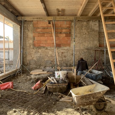 A «sala» antes da remodelação. Grande parte foi completamente remodelada, incluindo a estrutura do pavimento (© Anna W.)