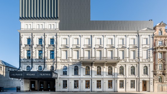 De edifício antigo e decadente a joia arquitetónica: o Novo Teatro de Riga (© Jānis Salmanis) De edifício antigo e decadente a joia arquitetónica: o Novo Teatro de Riga (© Jānis Salmanis)