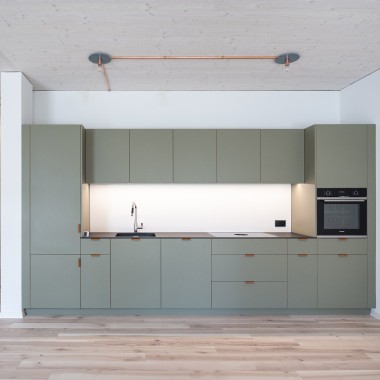 As instalações elétricas foram feitas à superfície, para garantir flexibilidade futura de utilização do edifício (© Openly / Jens Ellensohn)