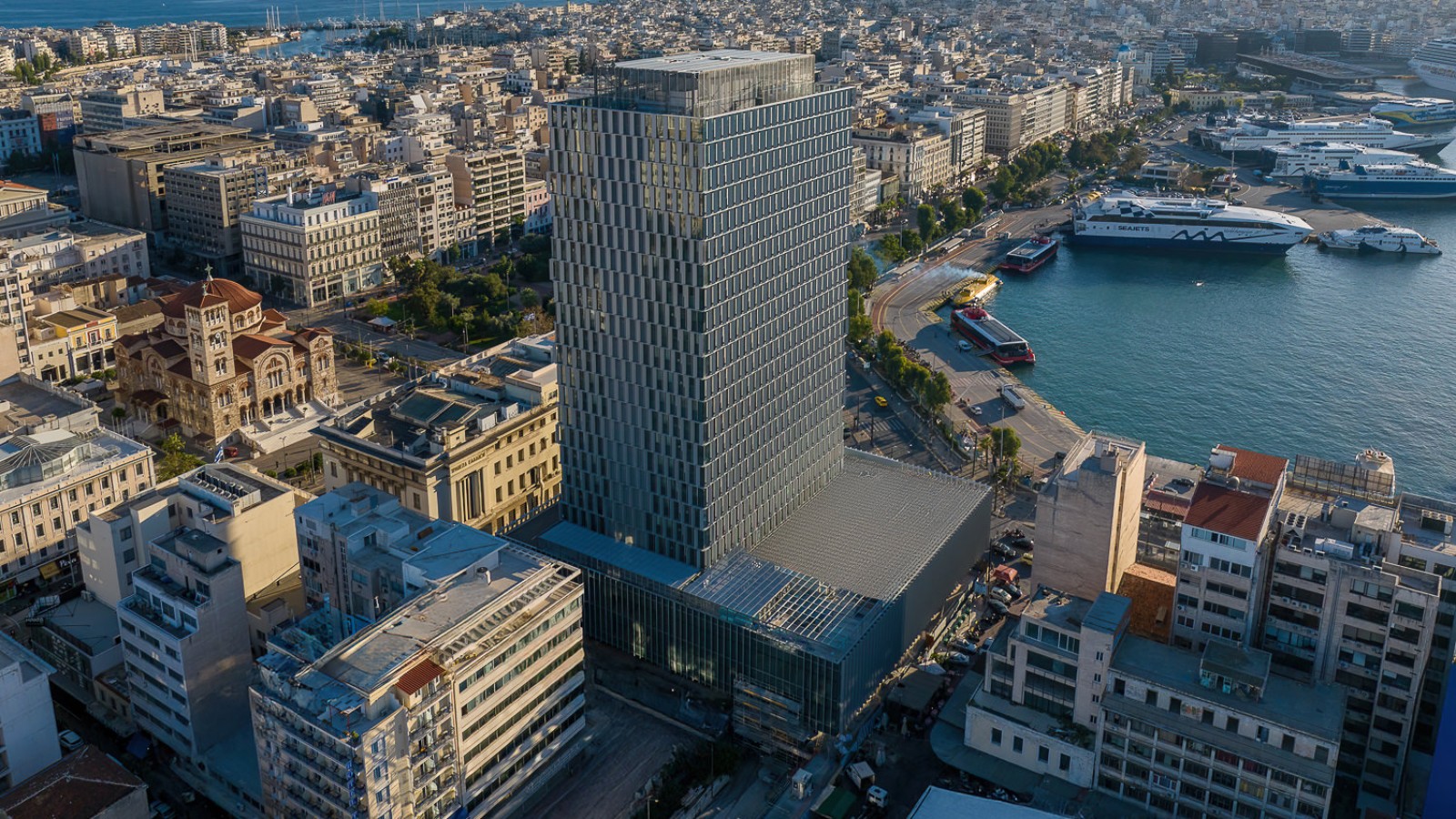 Uma nova cara para o velho gigante (© George Fakaros) Uma nova cara para o velho gigante (© George Fakaros)