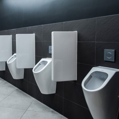 A placa de descarga Geberit Sigma10 usa-se para a descarga dos urinóis (© Jarosław Kąkol) A placa de descarga Geberit Sigma10 usa-se para a descarga dos urinóis (© Jarosław Kąkol)