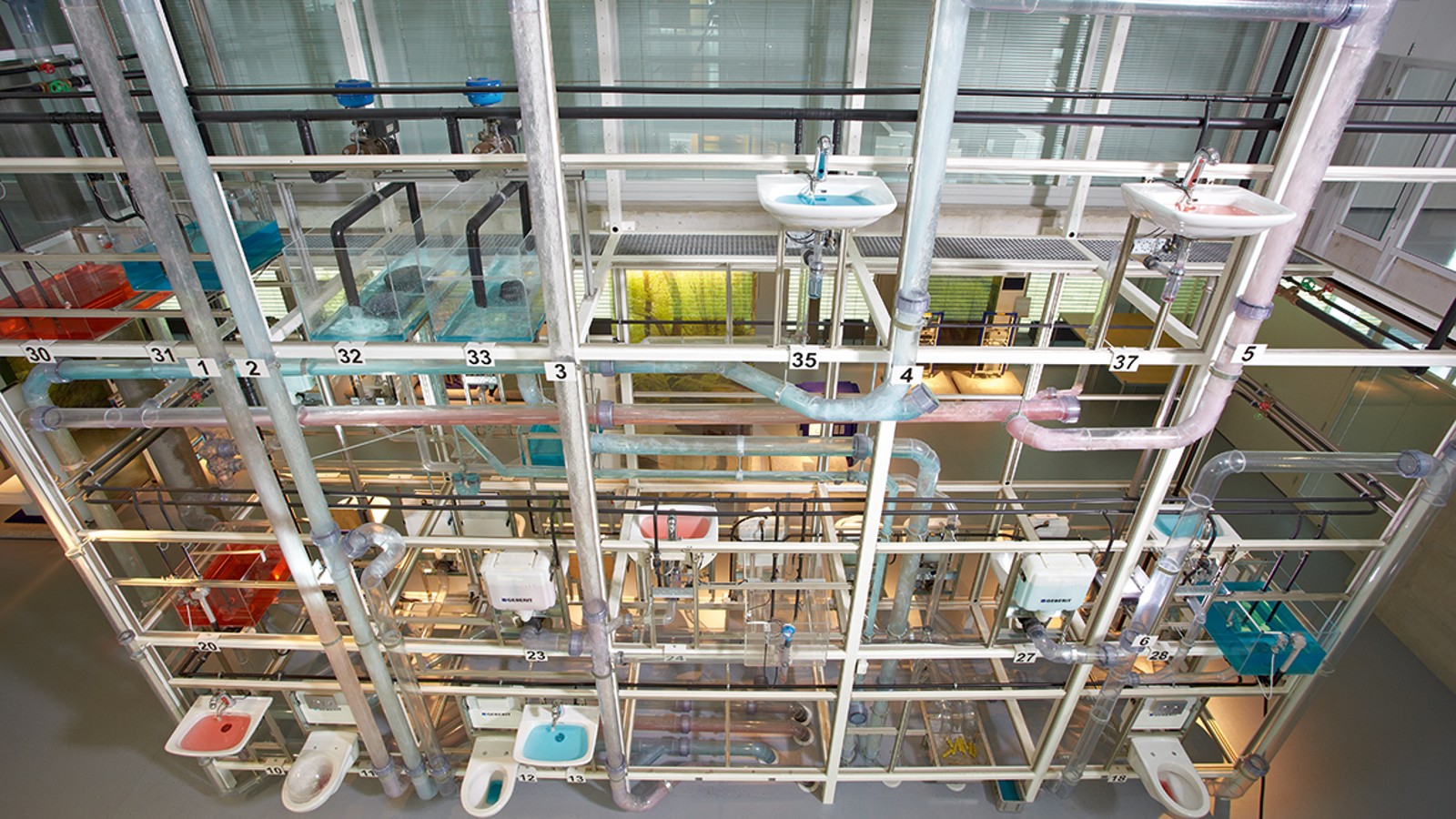 Torre de águas residuais Geberit Torre de águas residuais Geberit