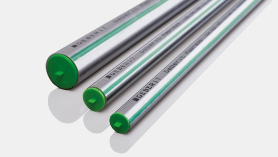A linha característica verde identifica o tubo Geberit Mapress Aço inox CrMoTi