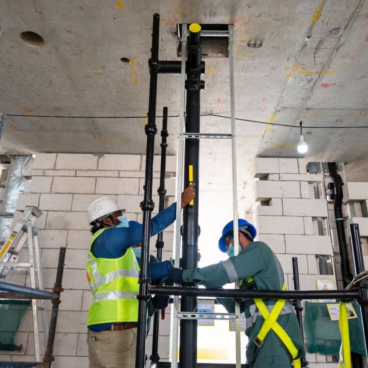 Um único sistema de descarga em vez de três Um único sistema de descarga em vez de três