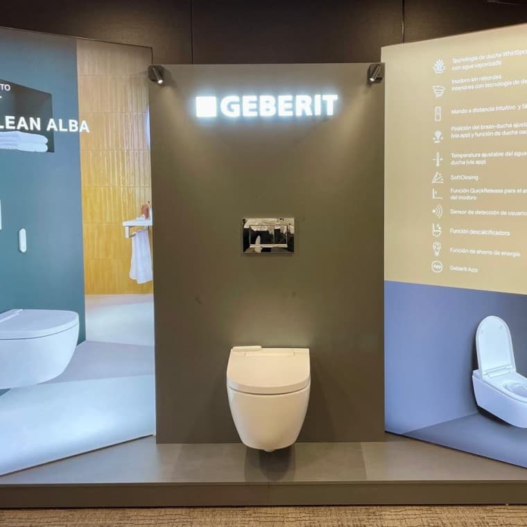 O expositor retroiluminado da Alba on tour O expositor retroiluminado da Alba on tour