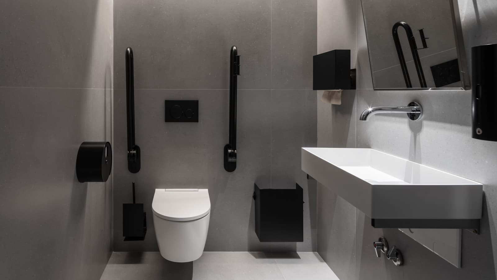 Instalação fácil nas casas de banho da Caja Rural Sur © Javier Orive / www.javierorive.com Instalação fácil nas casas de banho da Caja Rural Sur © Javier Orive / www.javierorive.com