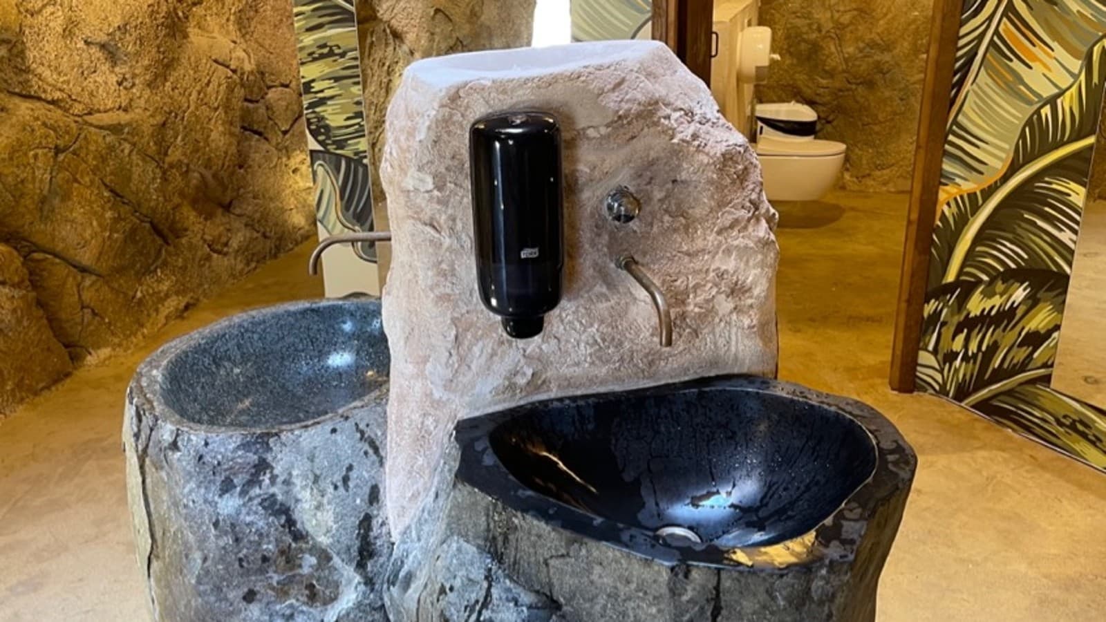 Parques de campismo com sanitas suspensas Geberit Parques de campismo com sanitas suspensas Geberit