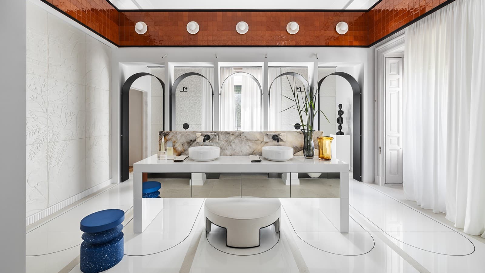 Espaço Geberit Casa Decor 2024: ‘Templo Shamash: a Alvorada’ (©Nacho Uribesalazar: Casa Decor 2024 Geberit-Miguel Muñoz) Espaço Geberit Casa Decor 2024: ‘Templo Shamash: a Alvorada’ (©Nacho Uribesalazar: Casa Decor 2024 Geberit-Miguel Muñoz)