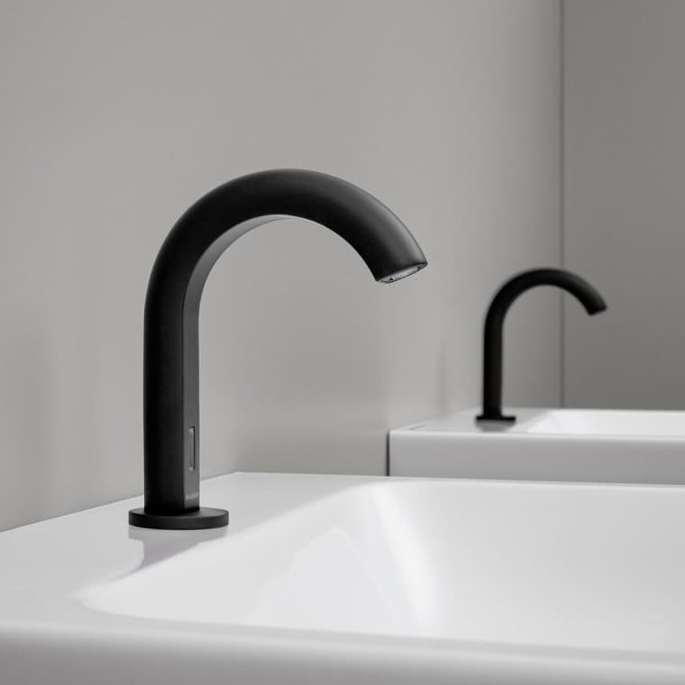 As torneiras Geberit em preto mate estão na moda (© Geberit) As torneiras Geberit em preto mate estão na moda (© Geberit)