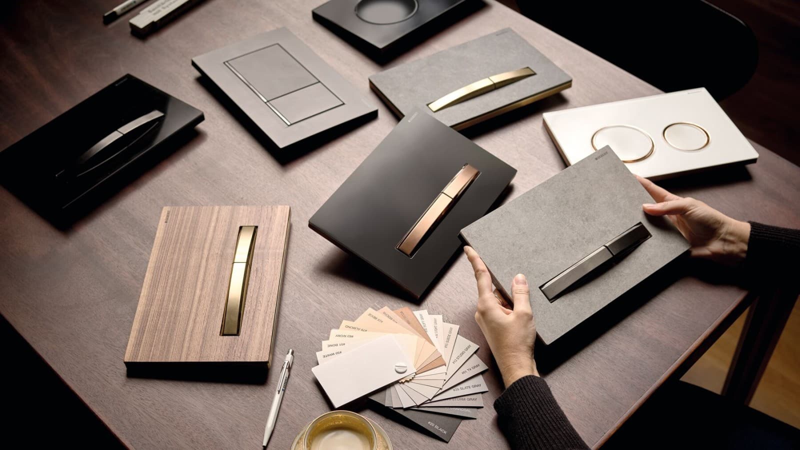 Várias placas de comando de descarga disponíveis Várias placas de comando de descarga disponíveis