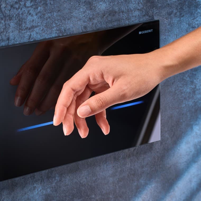 A placa Sigma80 com acionamento sem contacto da descarga A placa Sigma80 com acionamento sem contacto da descarga