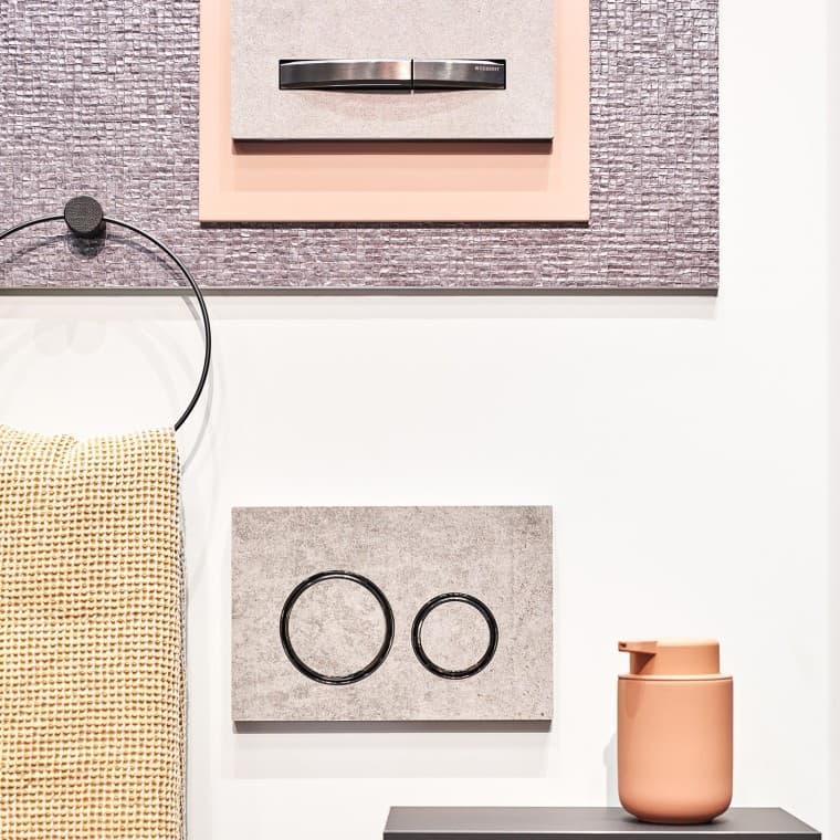 A mistura de materiais na casa de banho cria mais conforto A mistura de materiais na casa de banho cria mais conforto