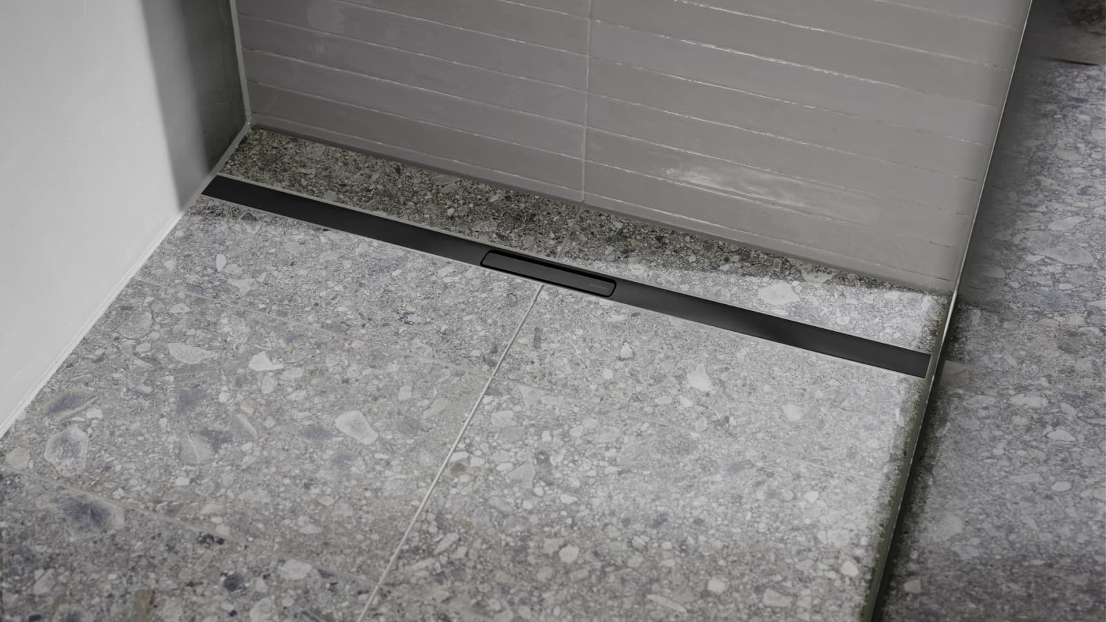 Calha para duche Geberit CleanLine30 em preto Calha para duche Geberit CleanLine30 em preto