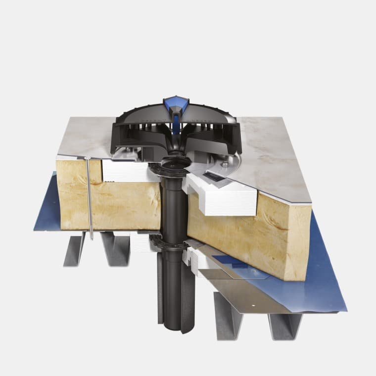 Instalação do Geberit Pluvia numa cobertura leve, isolada com uma película para coberturas e ligação com barreira de vapor Instalação do Geberit Pluvia numa cobertura leve, isolada com uma película para coberturas e ligação com barreira de vapor