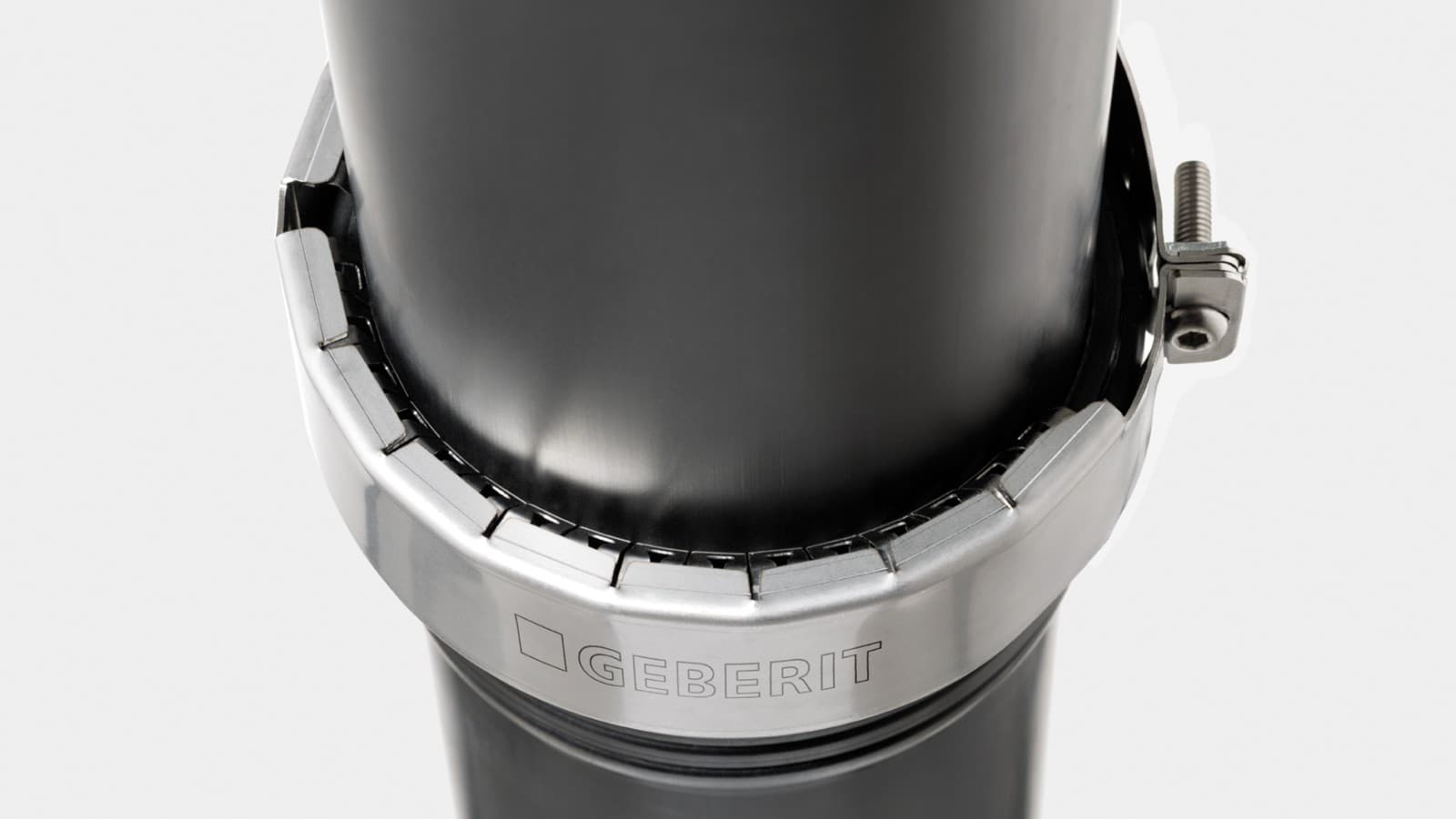 A garra de retenção Geberit equipa o Silent-PP para aplicações de drenagem de coberturas A garra de retenção Geberit equipa o Silent-PP para aplicações de drenagem de coberturas