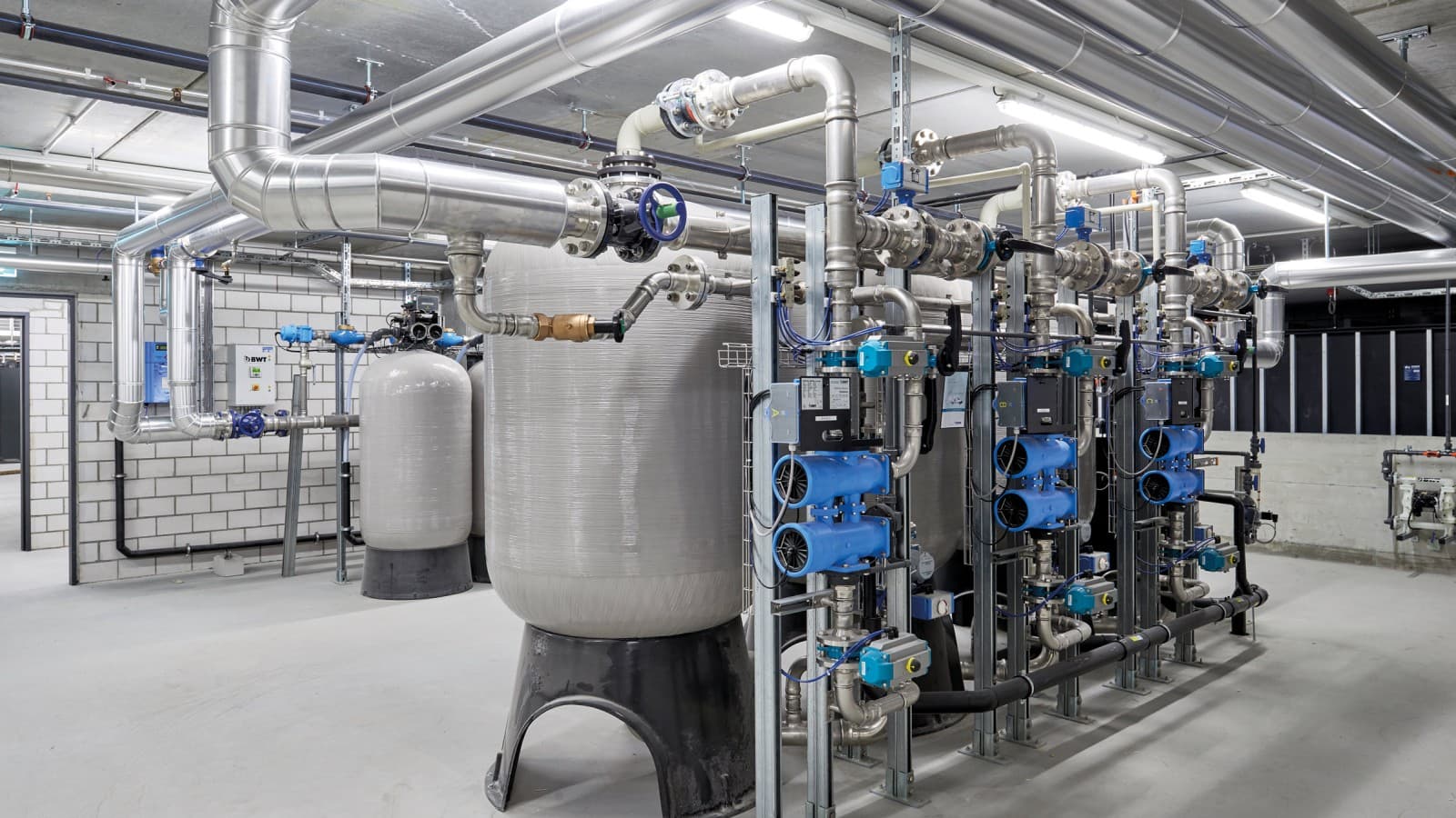Sistema de tratamento de água com sistemas de tubagem Geberit Mapress Aço Inoxidável para diversas aplicações Sistema de tratamento de água com sistemas de tubagem Geberit Mapress Aço Inoxidável para diversas aplicações